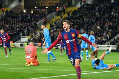 Drama Lima Gol Warnai Kemenangan Barcelona atas Almeria