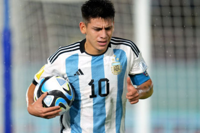 Claudio Echeverri Segera Merapat ke Manchester City