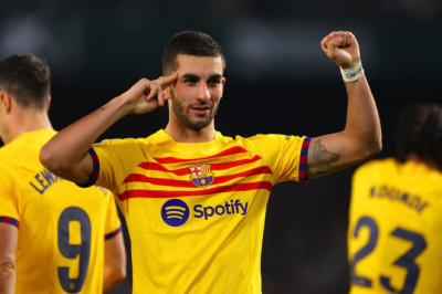 Hattrick Ferran Torres Bawa Barcelona Raih Tiga Poin atas Real Betis