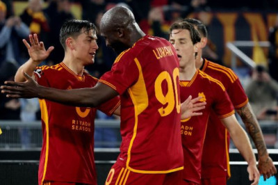 AS Roma Tembus Semifinal Liga Europa Usai Tekuk AC Milan 2-1