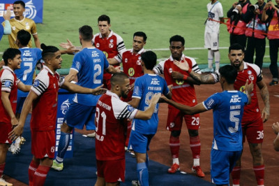 Hasil Persib Bandung vs Barito Putera di Liga 1 2024-2025: 10 Pemain Pangeran Biru Tahan Tim Tamu 1-1