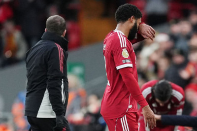 Menanti Hasil Pemindaian, Cedera Joe Gomez Bayangi Kemenangan Liverpool
