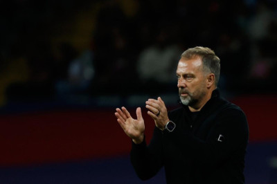 Hansi Flick Buka Peluang Tambah Bek Usai Cedera Andreas Christensen