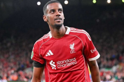 Isak Terancam Absen Berbulan-bulan, Arne Slot Nilai Tekel Sliding Van de Ven Terlalu Ceroboh