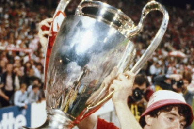 Pahlawan Nottingham Forest Peraih 2 Gelar Liga Champions Meninggal Dunia