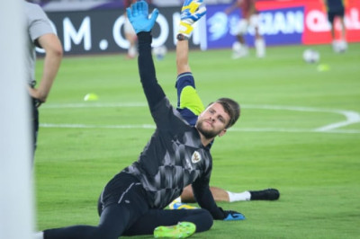 Ramai Dikaitkan ke Persib, Maarten Paes Akhirnya Bicara dan Bikin Bobotoh Tersadar