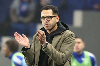 Chelsea Bidik Liam Rosenior Usai Berpisah dengan Enzo Maresca