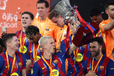 Barcelona Rayakan Kemenangan di Piala Super Spanyol 2026