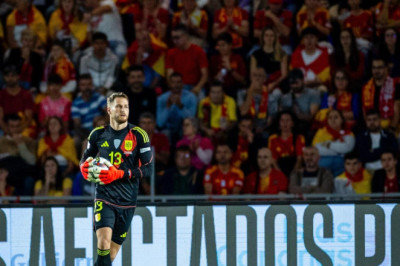 Barcelona Incar Kiper €10 Juta untuk 2026