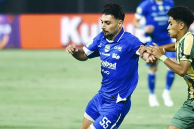 Gol Tunggal Berguinho Jadi Penentu, Persib Kembali ke Puncak Usai Tekuk 10 Pemain PSBS