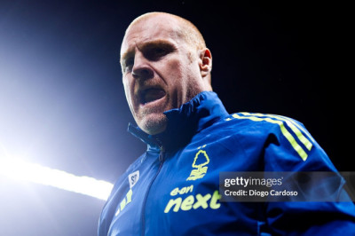 Sean Dyche Minta Premier League Larang Handuk di Pinggir Lapangan