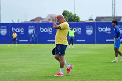 Bojan Tidak Setuju Barisan Depan Persib Disebut Bermasalah