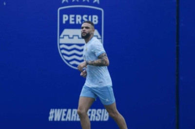 Kata Bojan Hodak soal Debut Layvin Kurzawa di Laga Persib Vs Persis