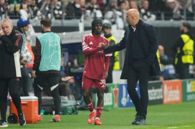 Frimpong Cedera, Liverpool Putuskan Tidak Beli Bek Kanan Baru?