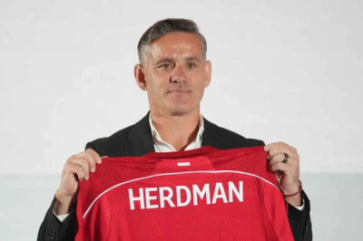 John Herdman Ajak Suporter Timnas Indonesia Wujudkan Mimpi Piala Dunia 2030