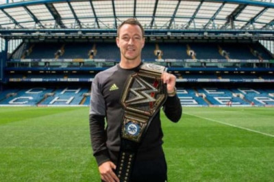 John Terry Raup Ratusan Ribu Dolar dari Lelang Jersey Messi dan Ronaldo
