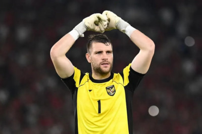 Situasi di Ajax Amsterdam Buat Maarten Paes Berpeluang Jadi Kiper Utama