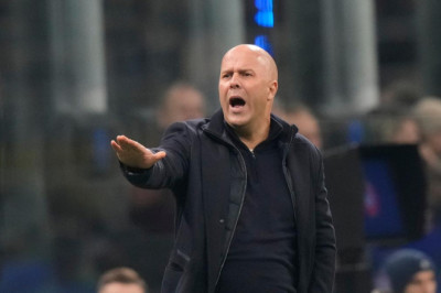 Liverpool Krisis Bek Kanan, Arne Slot Justru Punya Rencana tak Terduga!