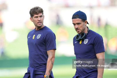 Everton Incar John Stones dan Jack Grealish dari Manchester City