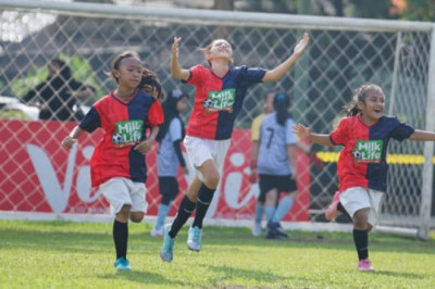 Sepak Bola Putri Usia Dini Makin Panas, Ribuan Siswi Turun di Jakarta