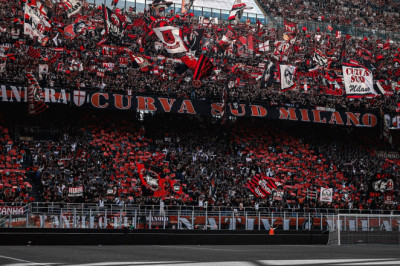 Koordinasi Penjualan Tiket Melawan Pisa Kacau, Fans AC Milan Ngamuk