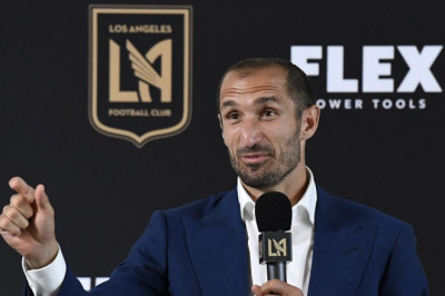 Beppe Marotta Sentil Chiellini Soal Diving Bastoni: Direktur Muda dan Kurang Pengalaman