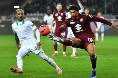 Torino Kehilangan Ché Adams Hingga Tiga Pekan Akibat Cedera