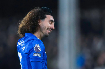 Marc Cucurella Menepi, Liam Rosenior Ungkap Kondisi Terkini Skuad Chelsea Jelang Lawan Burnley