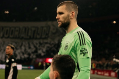 Penilaian Pelatih Ajax soal Penampilan Maarten Paes