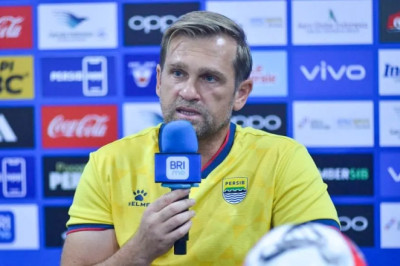 Persib Bertanding Lawan Madura United Tanpa Kehadiran Bojan Hodak