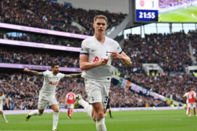 Micky van de Ven Frustrasi di Tottenham, MU Intai Bek Tercepat Premier League
