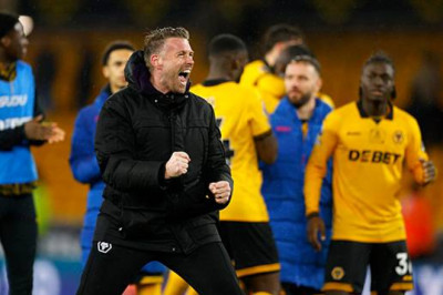 Bungkam Liverpool, Rob Edwards Percaya Wolves Berada di Jalur yang Benar