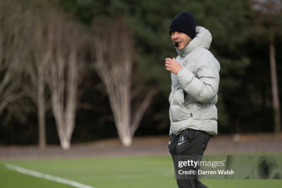 Liam Rosenior Dikritik Usai Komentar soal Wasit Setelah Kekalahan Chelsea