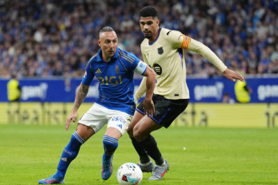 Bek Barcelona Tanggapi Ketertarikan Liverpool dan Inter