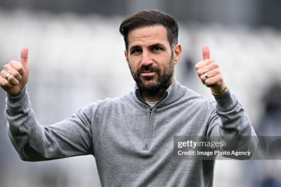 Cesc Fabregas Masuk Radar Chelsea untuk Gantikan Liam Rosenior