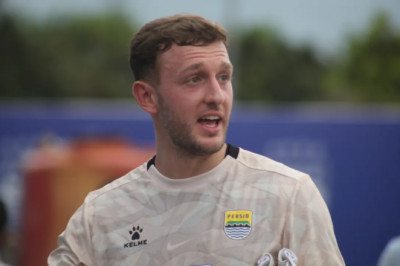 Meski Tidak Main, Adam Przybek Tetap Setia Bersama Persib