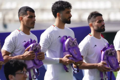 Aksi Menggetarkan Timnas Iran Jelang Piala Dunia 2026, Tas Sekolah Jadi Simbol Duka