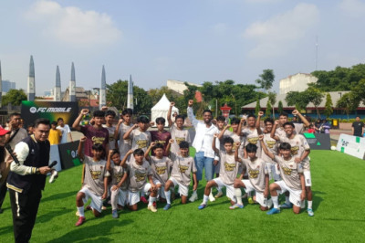 Daniel Sturridge dan Ahmad Bustomi Meriahkan Kegiatan Sepakbola Akar Rumput di Bekasi