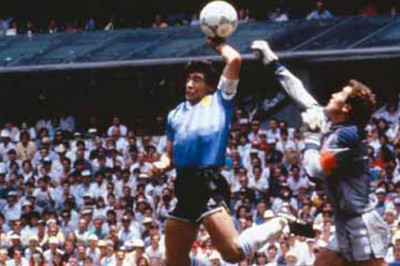 Momen Unik Piala Dunia: Kontroversi Abadi Tangan Tuhan Diego Maradona