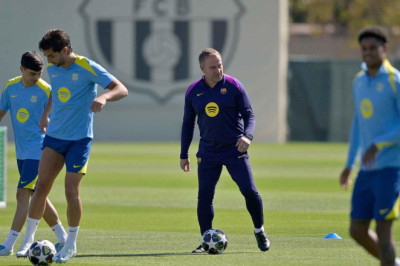 Hansi Flick Protes Jelang Atletico vs Barcelona: Lapangan Stadion Metropolitano Jadi Sorotan